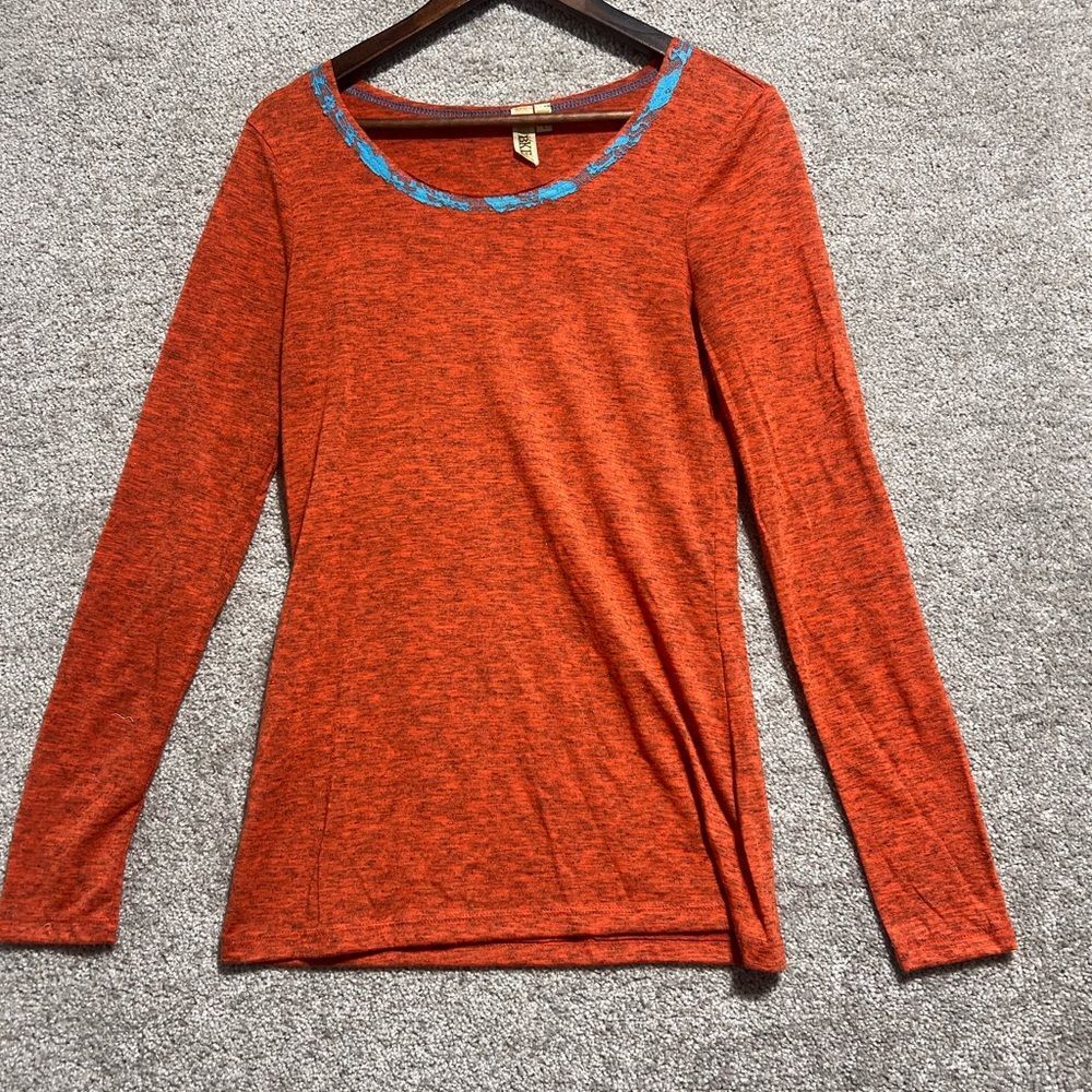 BKE Woman’s Long Sleeve Orange Tee Shirt Size Large *flaw